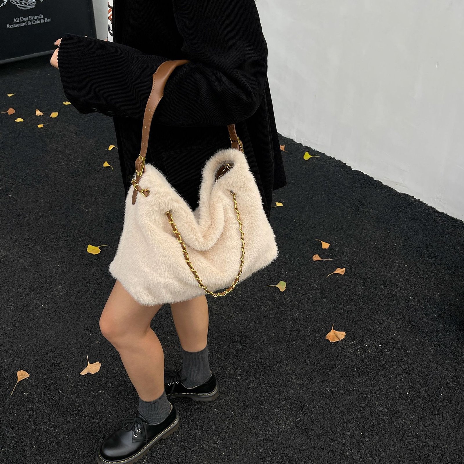 Large Capacity Fur Bag Women's Shoulder Messenger Bag - Image 3