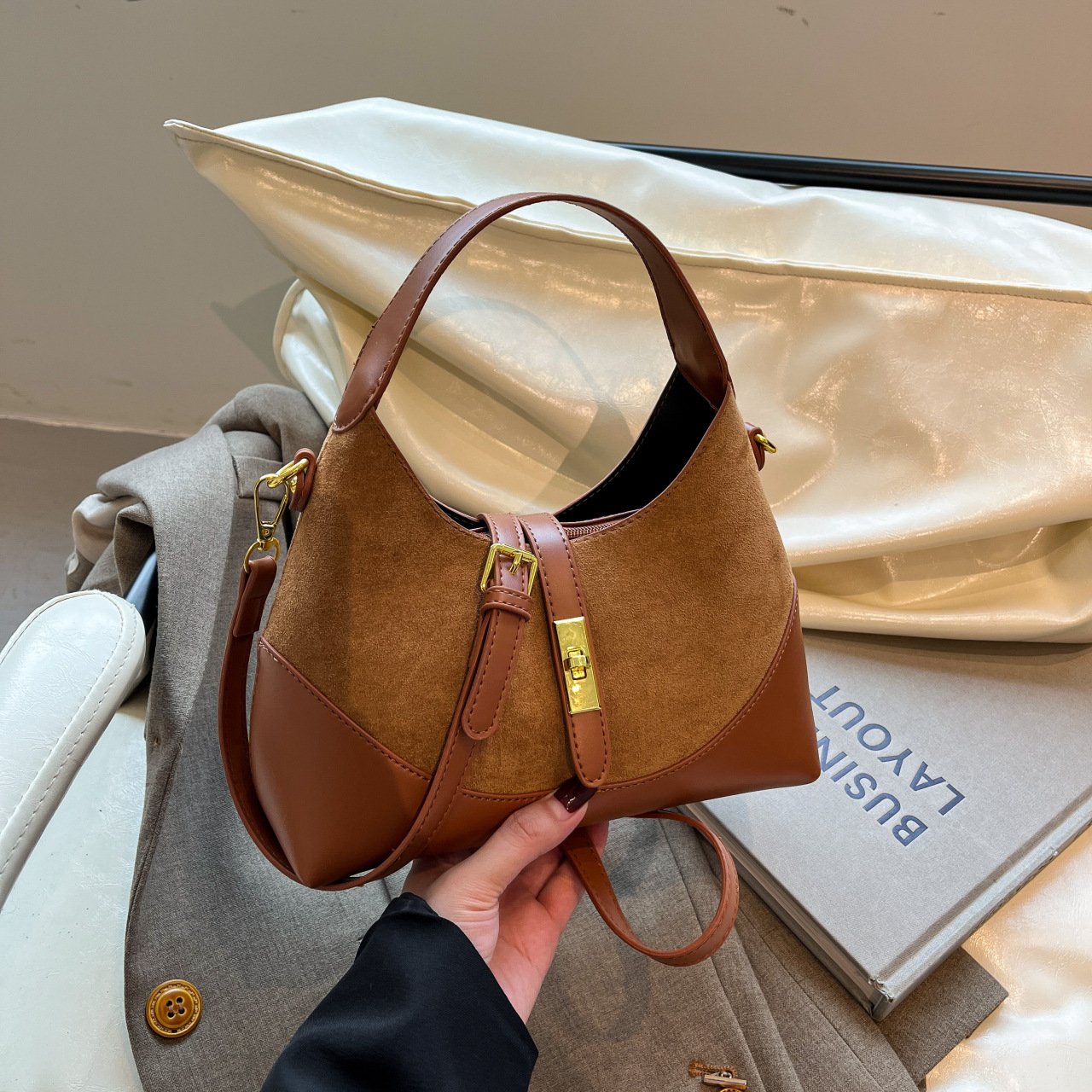 Capacity Versatile Commuter Portable Shoulder Messenger Bag - Image 5