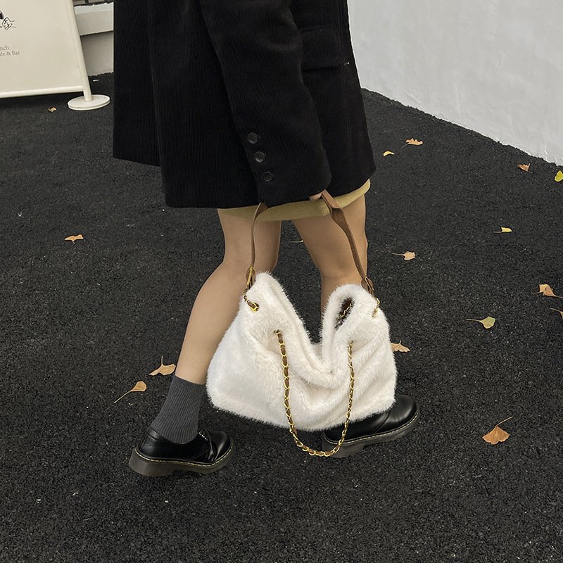 Large Capacity Fur Bag Women's Shoulder Messenger Bag - Image 2