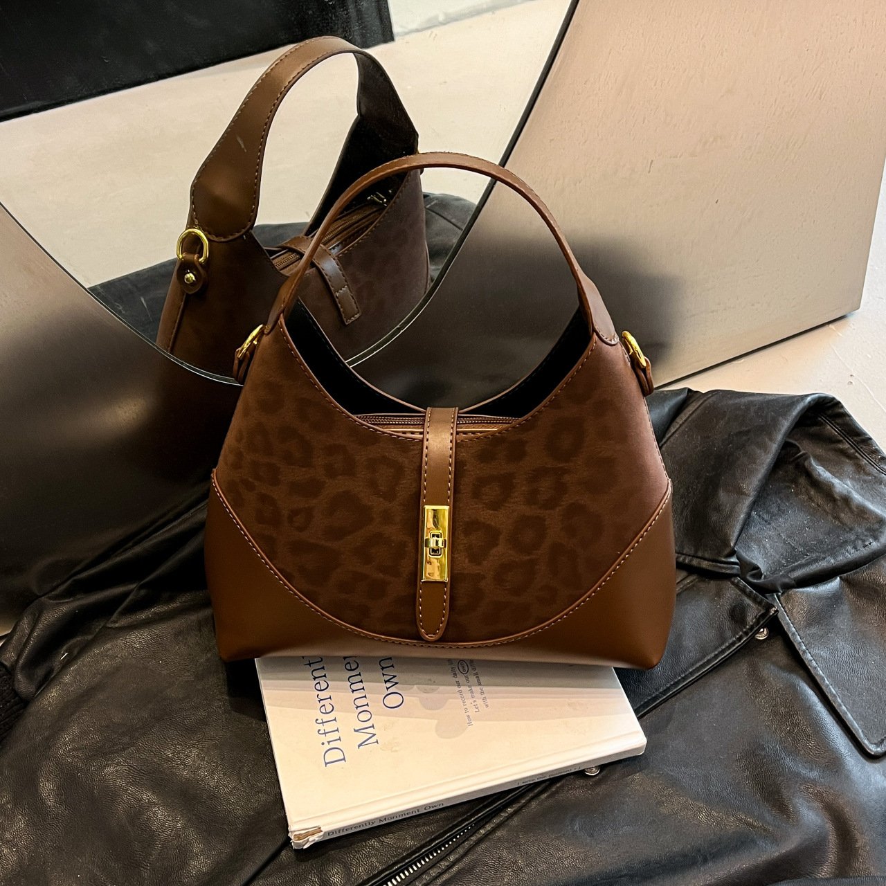 Capacity Versatile Commuter Portable Shoulder Messenger Bag - Image 8