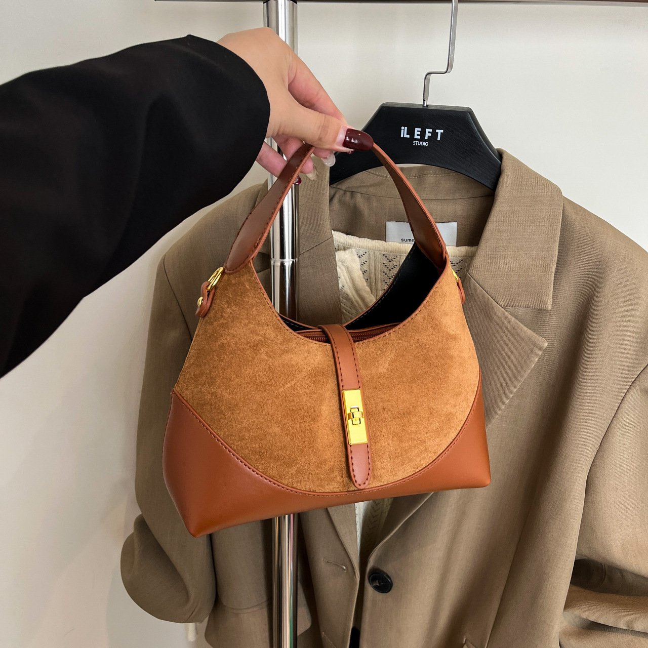 Capacity Versatile Commuter Portable Shoulder Messenger Bag - Image 9