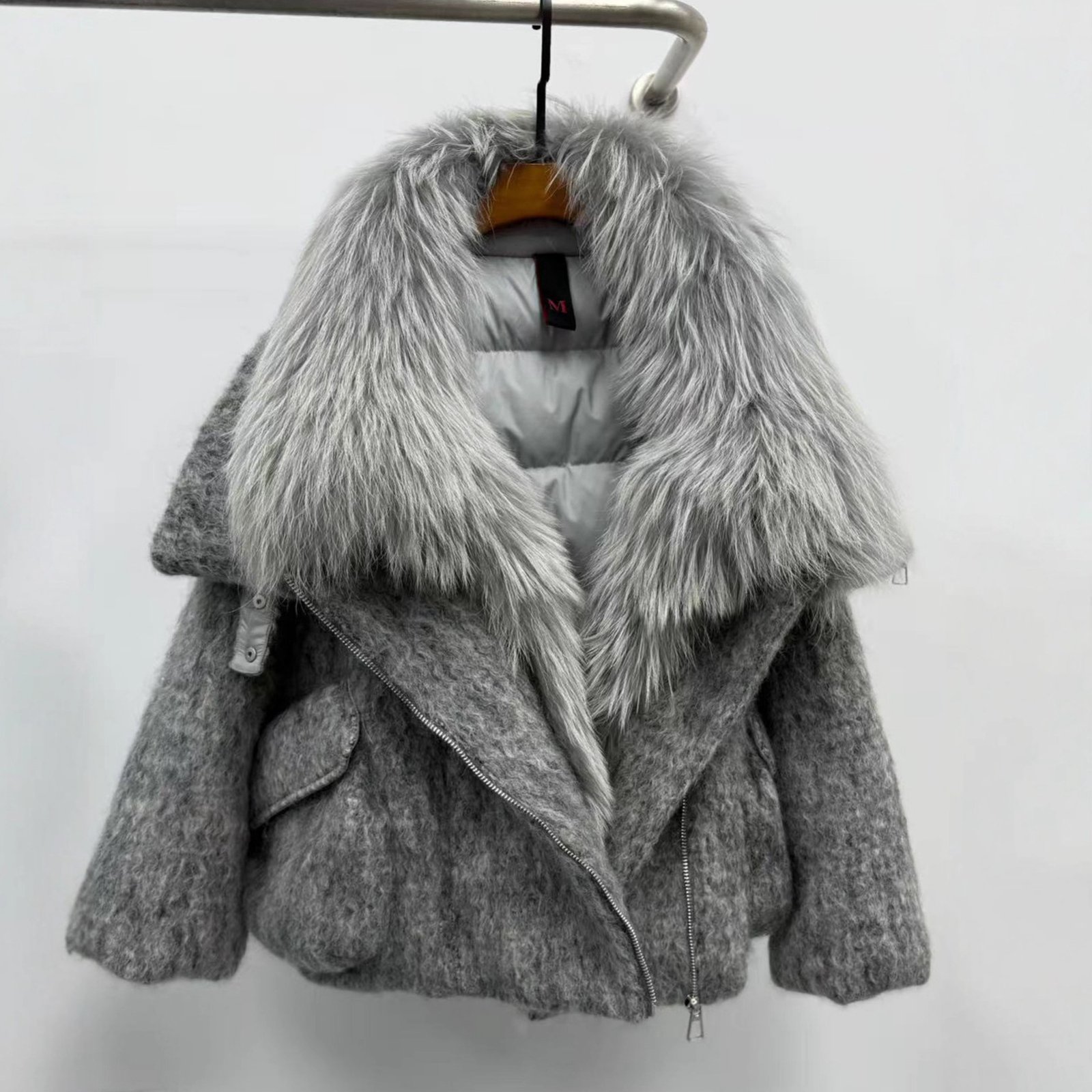 Womens Down Jacket With A Luxurious Cashmere Fur And Raccoon-Fur Collar