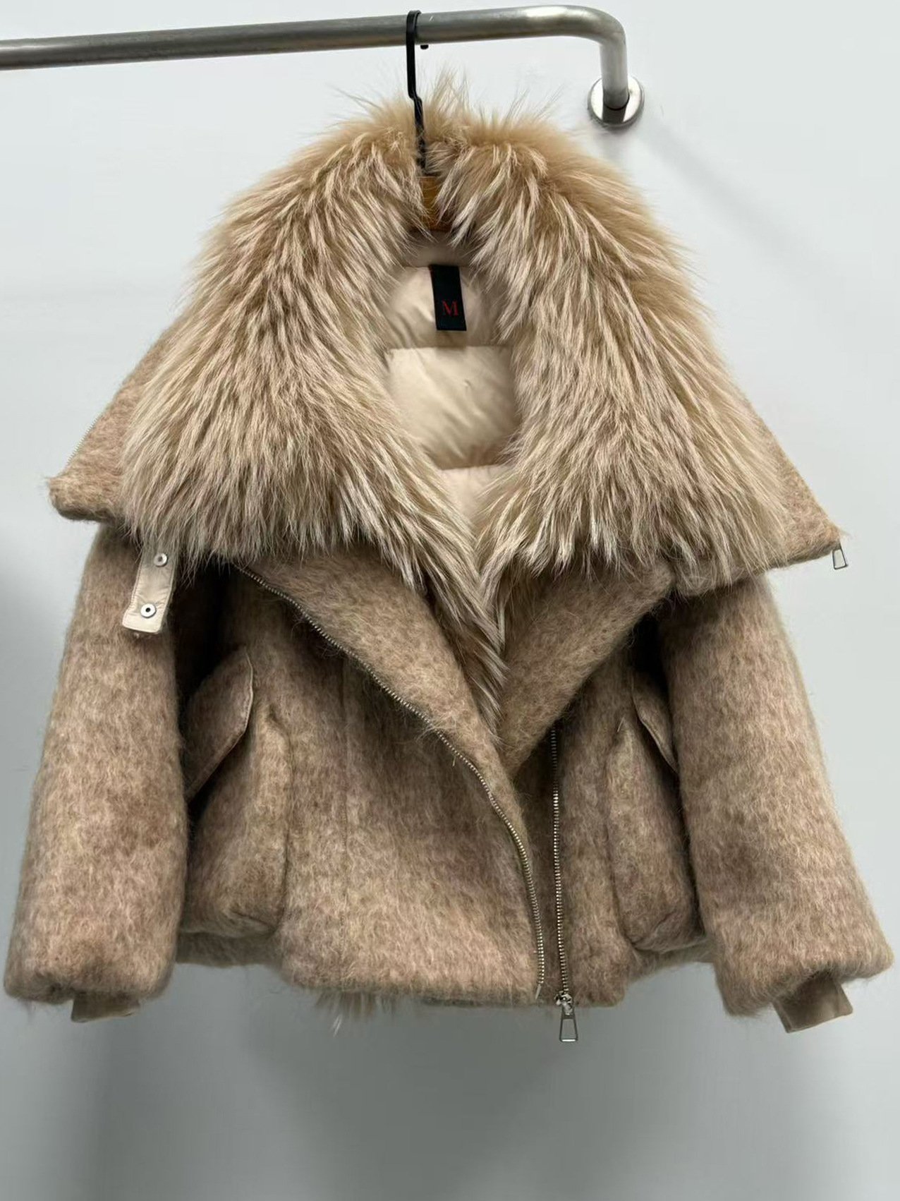 Womens Down Jacket With A Luxurious Cashmere Fur And Raccoon-Fur Collar - Image 5