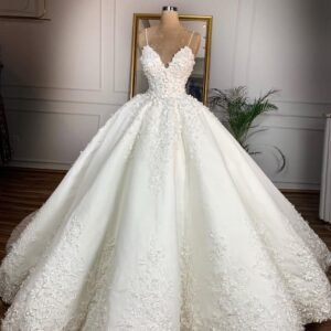 Deep V-neck Sexy Lace Floor-length Wedding Dress Romantic Aura Dignified Wedding Banquet Welcome New Spring